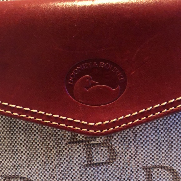 Dooney & Burke beautiful handbag. - Picture 4 of 5